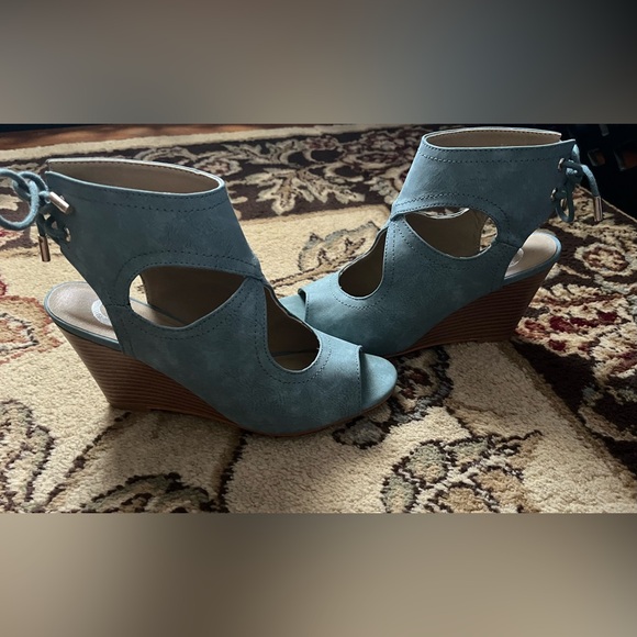Journee Collection Camia Blue Wedges Size 7 New In Box - Picture 14 of 16